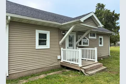 222 E Thompson Avenue, Hoopeston, IL 60942 - Photo 2