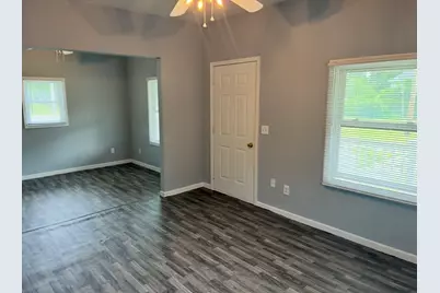 222 E Thompson Avenue, Hoopeston, IL 60942 - Photo 4