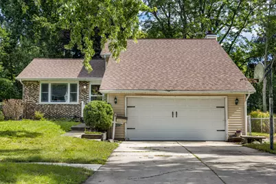 871 N Gladstone Avenue, Aurora, IL 60506 - Photo 2