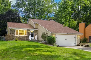 871 N Gladstone Ave, Aurora, IL 60506 - Photo 1