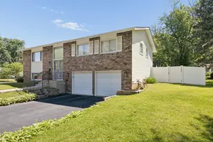 7025 Roberts Dr, Woodridge, IL 60517 - Photo 2
