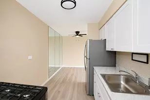 1500 Robin Cir, Hoffman Estates, IL 60194 - Photo 4