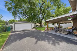 8619 Newland Ave, Burbank, IL 60459 - Photo 4