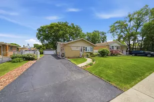 8619 Newland Ave, Burbank, IL 60459 - Photo 2