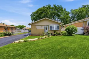 8619 Newland Ave, Burbank, IL 60459 - Photo 1