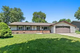 616 Clover Ln, Schaumburg, IL 60193 - Photo 1