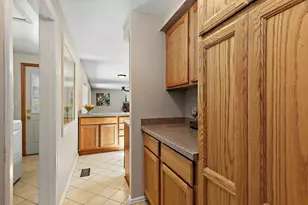 616 Clover Ln, Schaumburg, IL 60193 - Photo 8