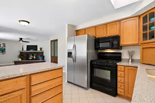 616 Clover Ln, Schaumburg, IL 60193 - Photo 4