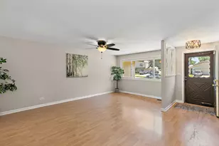 616 Clover Ln, Schaumburg, IL 60193 - Photo 2