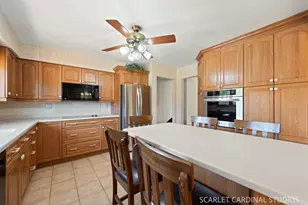 2120 Meadow Dr, Lindenhurst, IL 60046 - Photo 14