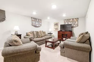 1193 Algonquin Dr, Elgin, IL 60120 - Photo 8