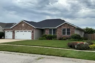 318 Piazza Ln, Chatham, IL 62629 - Photo 2