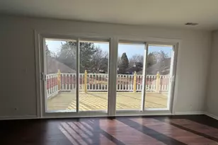 745 Regina Ct, Woodstock, IL 60098 - Photo 2