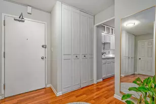 4250 N Marine Dr, Chicago, IL 60613 - Photo 6
