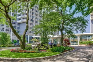 4250 N Marine Dr, Chicago, IL 60613 - Photo 2