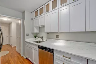 4250 N Marine Dr, Chicago, IL 60613 - Photo 18