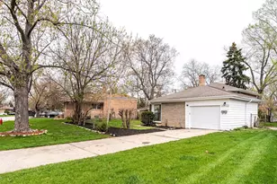 16039 Marion Dr, South Holland, IL 60473 - Photo 2