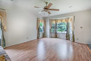 1094 Oak Wood Dr, Carol Stream, IL 60188 - Photo 6