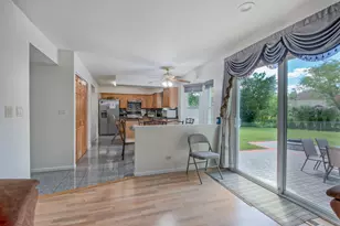 1094 Oak Wood Dr, Carol Stream, IL 60188 - Photo 14