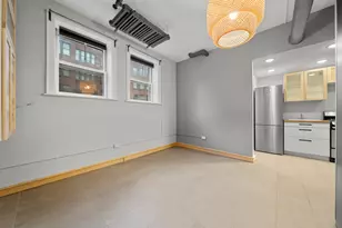604 W Addison St, Chicago, IL 60613 - Photo 2
