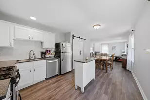 123 Edgewood Dr, Streamwood, IL 60107 - Photo 8