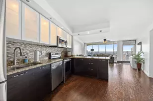 300 N State St, Chicago, IL 60654 - Photo 6