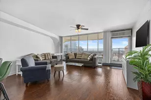 300 N State St, Chicago, IL 60654 - Photo 12