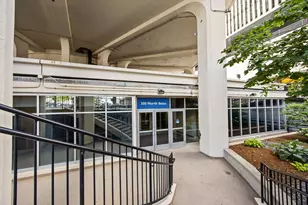 300 N State St, Chicago, IL 60654 - Photo 24