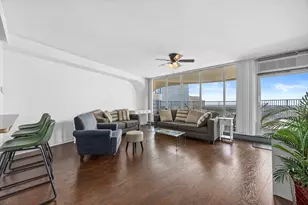 300 N State St, Chicago, IL 60654 - Photo 10