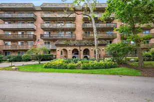 500 Redondo Rd, Downers Grove, IL 60516 - Photo 1