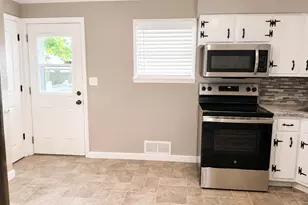 1003 McGregor St, Bloomington, IL 61701 - Photo 10