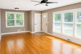 1003 McGregor St, Bloomington, IL 61701 - Photo 4