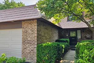 3912 Dundee Rd, Northbrook, IL 60062 - Photo 2