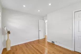 2654 W Catalpa Ave, Chicago, IL 60625 - Photo 20