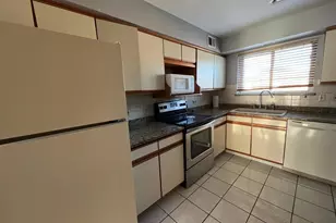 9482 Bay Colony Dr, Des Plaines, IL 60016 - Photo 10