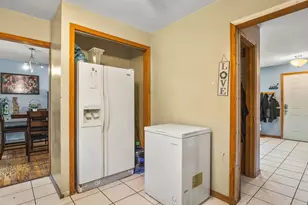 219 Walter Ct, Elgin, IL 60123 - Photo 8