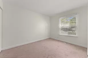 352 Danbury Dr, Naperville, IL 60565 - Photo 12