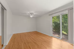 352 Danbury Dr, Naperville, IL 60565 - Photo 8