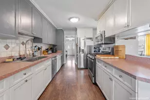 490 Heather Ln, Carol Stream, IL 60188 - Photo 8