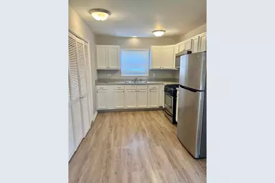 390 W Indian Trail, Aurora, IL 60506 - Photo 6