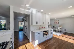 380 Ventura Club Dr, Roselle, IL 60172 - Photo 10