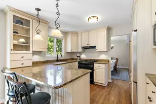 221 Hillwick Ln, Schaumburg, IL 60193 - Photo 10