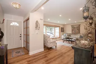 1909 E Maya Ln, Mount Prospect, IL 60056 - Photo 4
