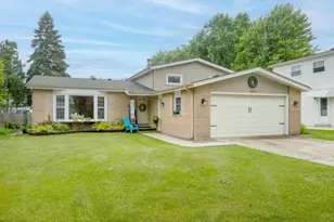1909 E Maya Ln, Mount Prospect, IL 60056 - Photo 2