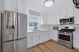 707 E 9th St, Lockport, IL 60441 - Photo 8