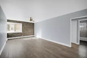 2046 E 72nd Pl, Chicago, IL 60649 - Photo 16