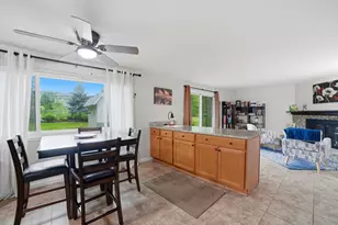 128 Patricia Dr, Schaumburg, IL 60193 - Photo 10
