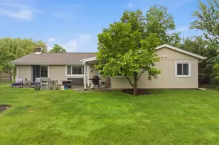 128 Patricia Dr, Schaumburg, IL 60193 - Photo 24