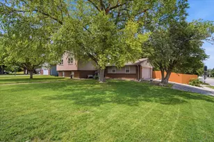 1428 Hanson Dr, Normal, IL 61761 - Photo 24