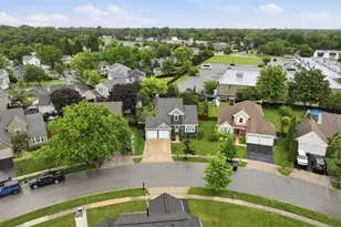 10 Washington Ct, Streamwood, IL 60107 - Photo 2